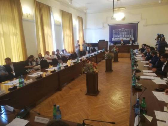 «Հրապարակ». Վանաձորում քաոսը երկարաձգեցին