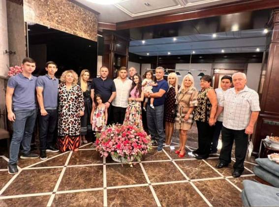 Վանեցյանները տղային են նշանել