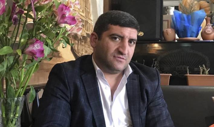 Ով է Մասիսի քաղաքապետարան ներխուժած անձը