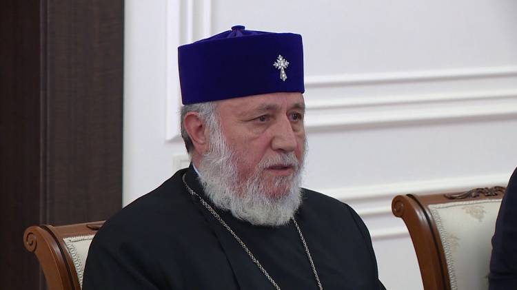 «Հրապարակ». Ինչու Փաշինյանը չշնորհավորեց կաթողիկոսին