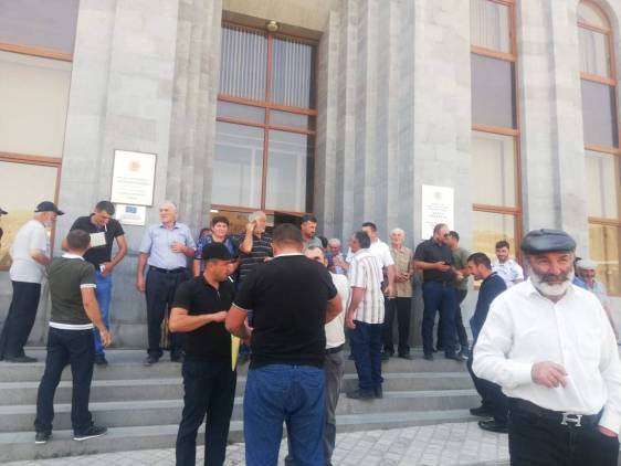 Ներքին Խնձորեսկի գրեթե բոլոր բնակիչներին մեղադրանքներ են առաջադրվել