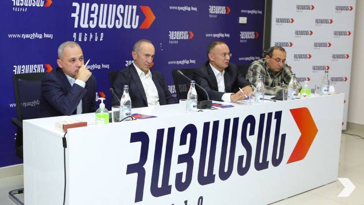 «Հրապարակ». Ռոբերտ Քոչարյանը «հայաստանցիներին» համոզում է վերադառնալ խորհրդարան