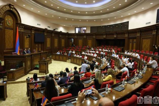 «Հրապարակ». Իշխանությանը օդ ու ջրի պես հարկավոր է ընդդիմությանը խորհրդարան վերադարձնել 