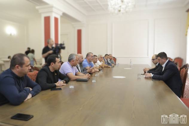 «Հրապարակ». ԱԺ-ի դիմաց սպոնտան հանրահավաքն ընդդիմադիրների սրտով չի եղել