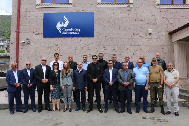 «Հրապարակ». «Վերածնվող Հայաստան» կուսակցության շարքերը նոսրանում են 