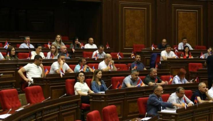 «Հրապարակ». Ընդդիմությունը հուշիկ քայլերով վերադառնում է խորհրդարան