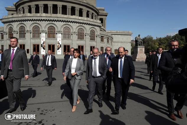 «Հրապարակ»․ Աստված կանչի՝ մեզ չհանդիպես․ զոհվածի ծնողը՝ Աննա Հակոբյանին