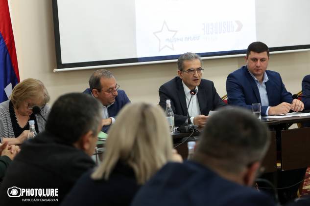 «Հրապարակ». Փաշինյանն ուզում է ասել, որ իմ ոխերիմ «բարեկամ-թշնամի» Լեւոն Տեր-Պետրոսյանն էլ է մեղավոր