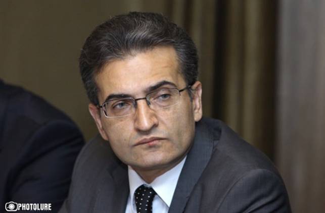 Ռուսերեն խոսք կա՝ с больной головы на здоровую