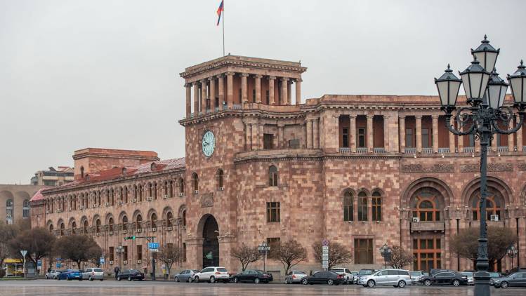 «Հրապարակ». Փաշինյանի աշխատակազմը շարունակում է իր աշխատանքային պայմանները ճոխացնելու «ազգանպաստ» գործունեությունը