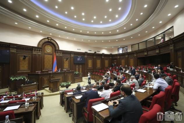 «Հրապարակ». Իշխանությունն արտահերթ նիստերով փորձելու է սղղացնել աղմկահարույց նախագծեր