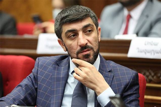 ՔՊ-ական պատգամավորի` սխալներով լի տարօրինակ գրառումները (լուսանկարներ)
