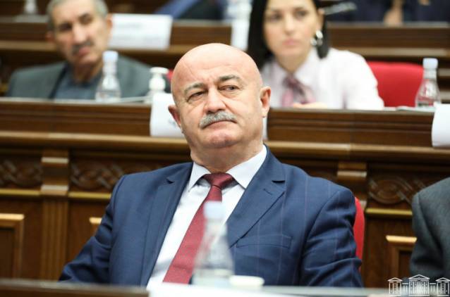 «Հրապարակ». Առաջ ասում էին՝ Վազգեն Մանուկյան, հիմա ասում են՝ թող լինի ձեր թիմից ուրիշը