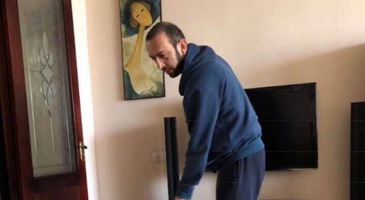 Արարատ Միրզոյանը վաճառել է իր բնակարանը