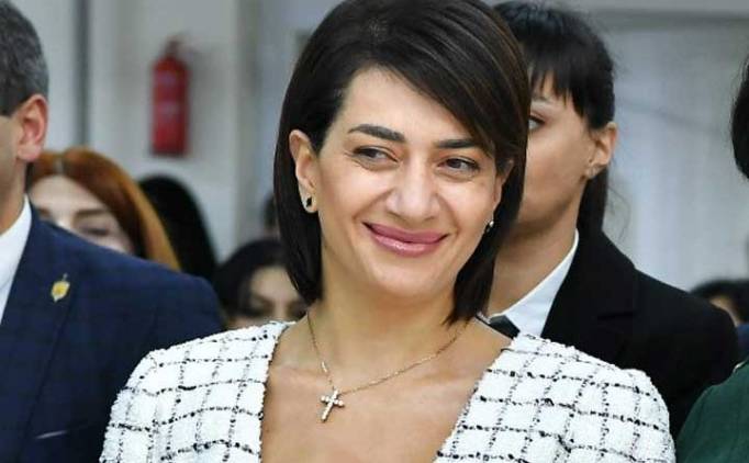 Աննա Հակոբյանի «նվերը»՝ Ադրբեջանին. լուսանկար