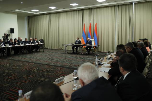 «Հրապարակ». Անասելիք հավաք. դեսպաները դժգոհ են