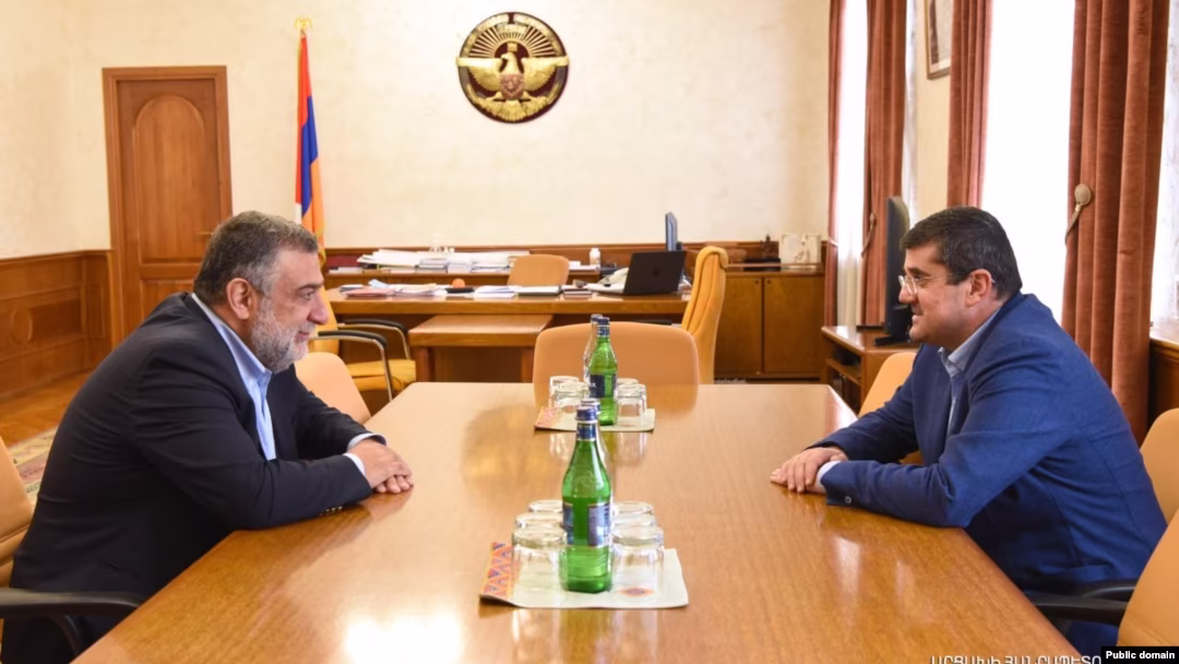 «Հրապարակ». Արցախի նախագահը Ռուբեն Վարդանյանի մտերիմին ազատելով՝ փորձում է շահել Փաշինյանի սիրտը