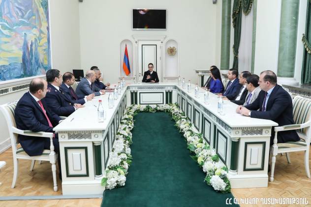 «Հրապարակ». Բանակի համար փող չկա, դատախազների համար կա