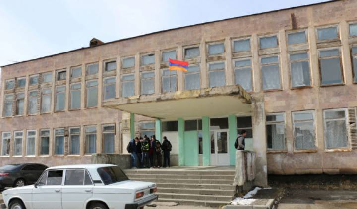 Ոչ թե գազի բալոնչիկ էր, այլ սև բիբար․ Հրազդանի դպրոցի դաստիարակչական գծով պատասխանատուն հերքում է