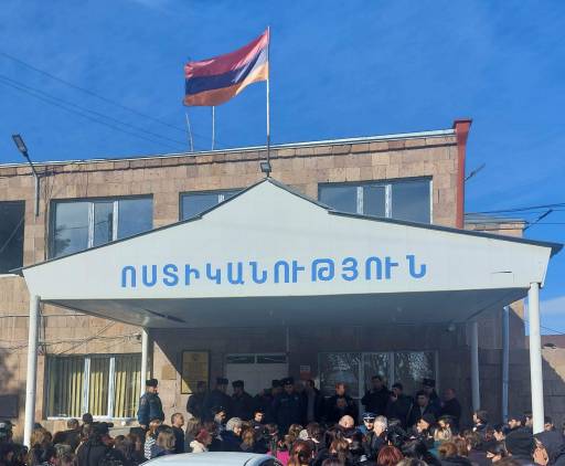 Վարդենիսի տուն-ինտերնատի աշխատակիցները բողոքի ակցիա են անում (տեսանյութ)