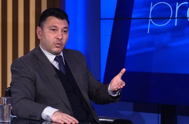 Բա ինչու՞ եք բերաններդ ջուր առած լռում