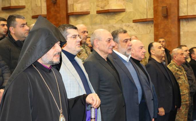 «Հրապարակ». Միջոցառումը վերածվել է միտինգի. պահանջել են Արայիկ Հարությունյանի հրաժարականը