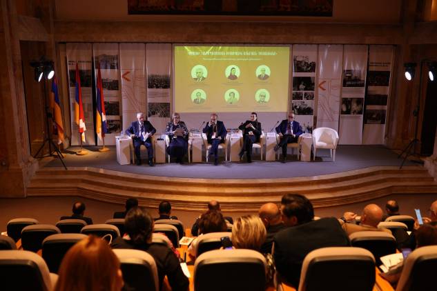 «Հրապարակ». Ինչ էին քննարկում Մատենադարանում հավաքվածները