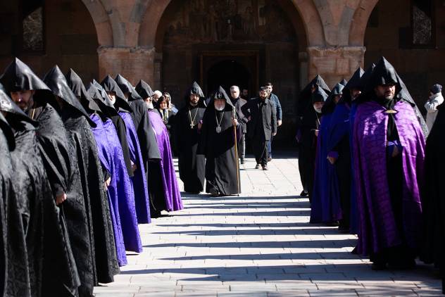 «Հրապարակ». Իշխանության եւ եկեղեցու միջեւ սառույցը հալվե՞լ է