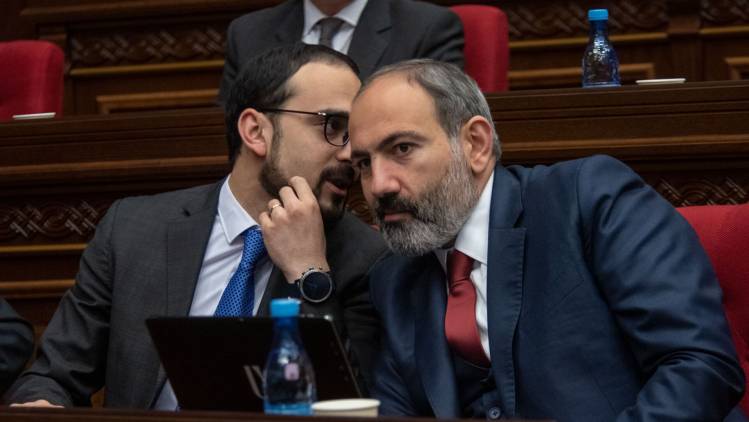 «Հրապարակ». Ավինյանը գնդակը նետել է Փաշինյանի դարպասը