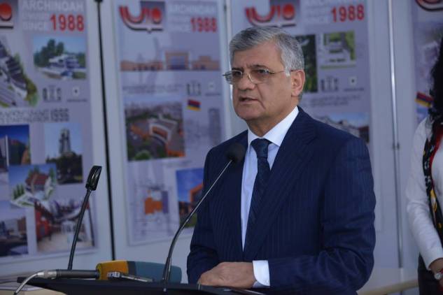 «Հրապարակ». Ինքնաշեն տեղադրված խաչքարերը գեղագիտական եւ անվտանգային խնդիրներ են ստեղծում