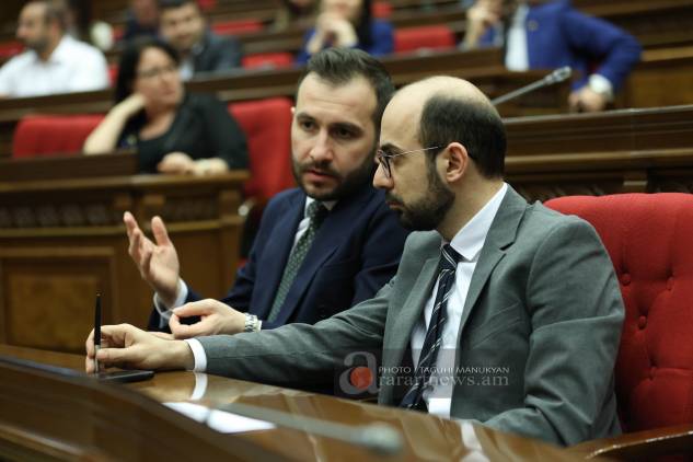 «Հրապարակ». ՔՊ խմբակցության ղեկավարությանը ՔՊ-ականները «պրիզնատ» չեն գալիս