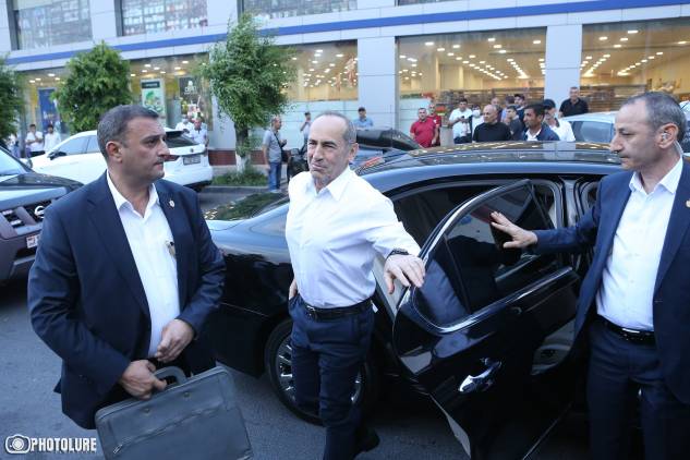 «Հրապարակ».  Ռոբերտ Քոչարյանը մեկնել է Գերմանիա