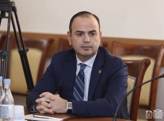 «Հրապարակ». Սփյուռքը Հայաստանում իշխանափոխության կոչեր անելու բարոյական իրավունք չունի