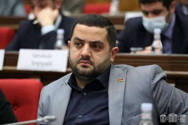 «Հրապարակ». ՔՊ-ական պատգամավորին Շուռնուխում «փառահեղ» ընդունելության են արժանացրել