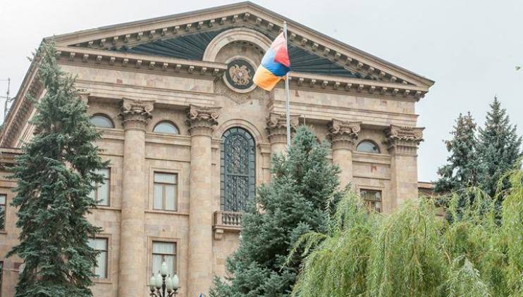 «Հրապարակ». ԱԺ աշխատակազմը 10 մլն 752 հազար դրամի կոնյակ է գնել