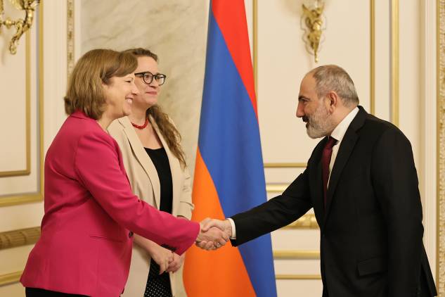 «Հրապարակ». Արեւմուտքը Հայաստանին պարտադրում է որոշում կայացնել
