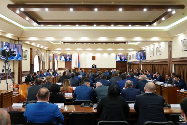 «Հրապարակ». Երեւանի արտահերթ ընտրություններին կողմ են այն ուժերը, որոնց թիկունքում օլիգարխ-մեծահարուստներ են կանգնած