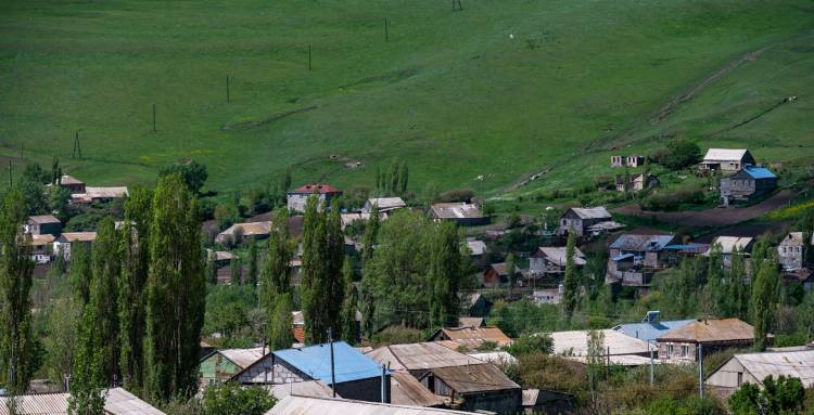 Հայաստանում գտնվող անկլավները միասին վերցրած 30 ք/կմ են, Ադրբեջանում գտնվող Արծվաշենը`41 ք/կմ