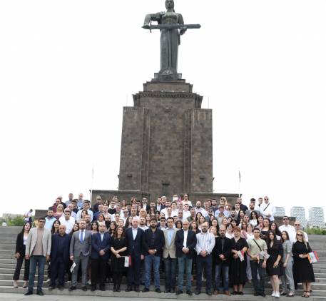 «Հրապարակ». Իշխանությունն ավելի շատ վախենում է ոչ թե հանրահավաքից, այլ դահլիճային քննարկումից