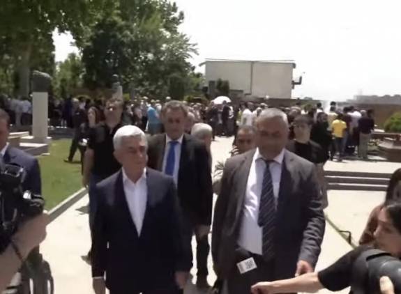 Մեռնեմ արևիդ, պարոն նախագահ, հետ արի, էլի