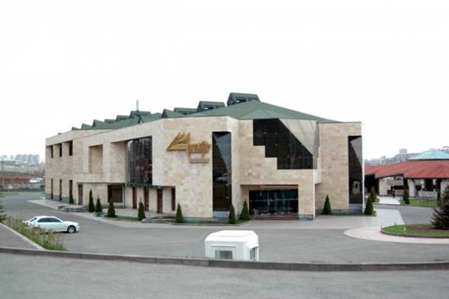 «Հրապարակ». էլիտար հարսանիք, որից առաջ հյուրերին «խուզարկել» են