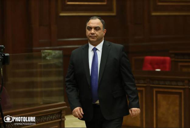 «Հրապարակ»․ Ոստիկանները շատ են սիրում իրենց նախարարին ու նրա տեղակալներին