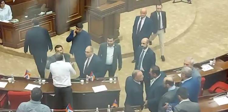 «Հրապարակ». Հանգուցյալը շուռ կգար դագաղում