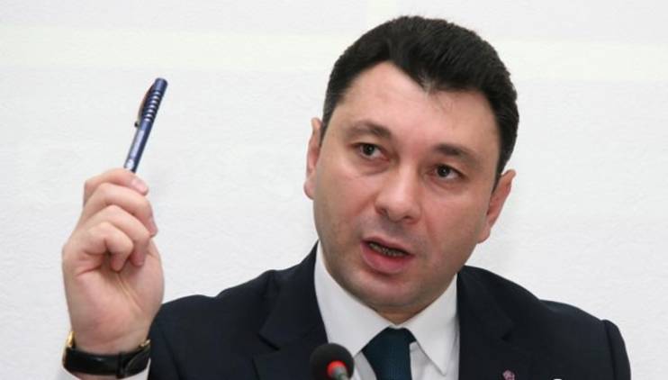 «Հրապարակ». Նույնիսկ կոմունիստները ՀԽՍՀ զինանշանի վրա չեն արգելել պատկերել Արարատը