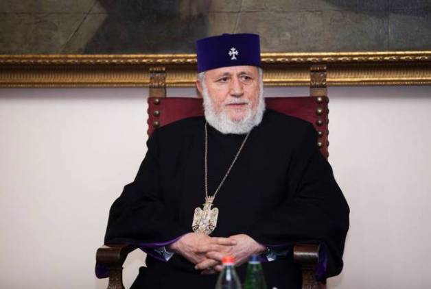 «Հրապարակ». Կաթողիկոսը Հնդկաստան է մեկնել 2 երիտասարդ կնոջ հետ