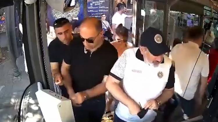 «Հրապարակ». Փաշինյանը հրահանգում է եւ ինքն էլ օրինակ է ծառայում