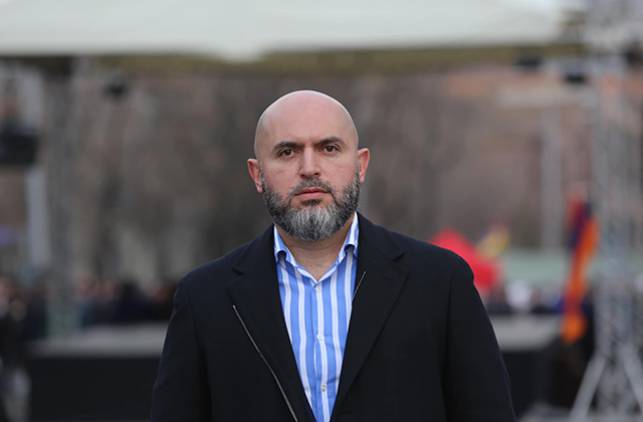 «Հրապարակ». Արմեն Աշոտյանին մենախուց են տեղափոխել