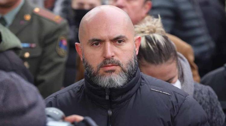 «Հրապարակ». Աշոտյանին «տուլիկ» ուղարկելու համար հերթեր են գոյացել