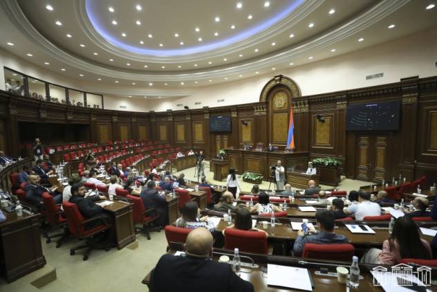 «Հրապարակ». Պատգամավորները «հանուն հայրենիքի» ընդհատում են արձակուրդն ու մեկնում գործուղման