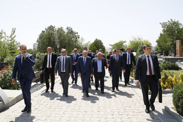 «Հրապարակ». Փաշինյանն իր իշխանությունը պահելու համար  աշխատում է բոլոր ուղղություններով